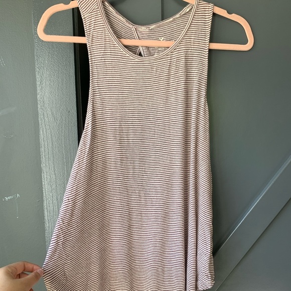 stripes top with semi open back - Picture 1 of 2